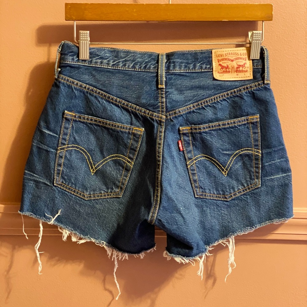 LEVI’S 501 distressed button-fly cut-off jean shorts size 26